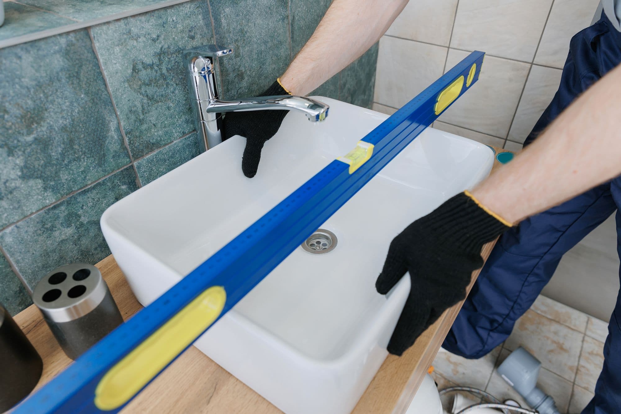 A fitter levelling a new basin